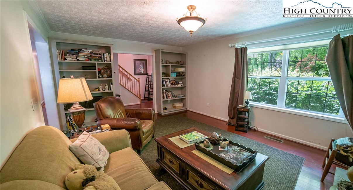 182 Henley Lane Newland, NC 28657 - Photo 6 of 28 a living room with furniture and a window