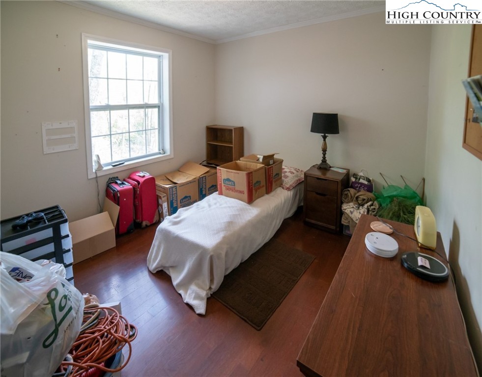 182 Henley Lane Newland, NC 28657 - Photo 9 of 28 a living room with furniture rug and window