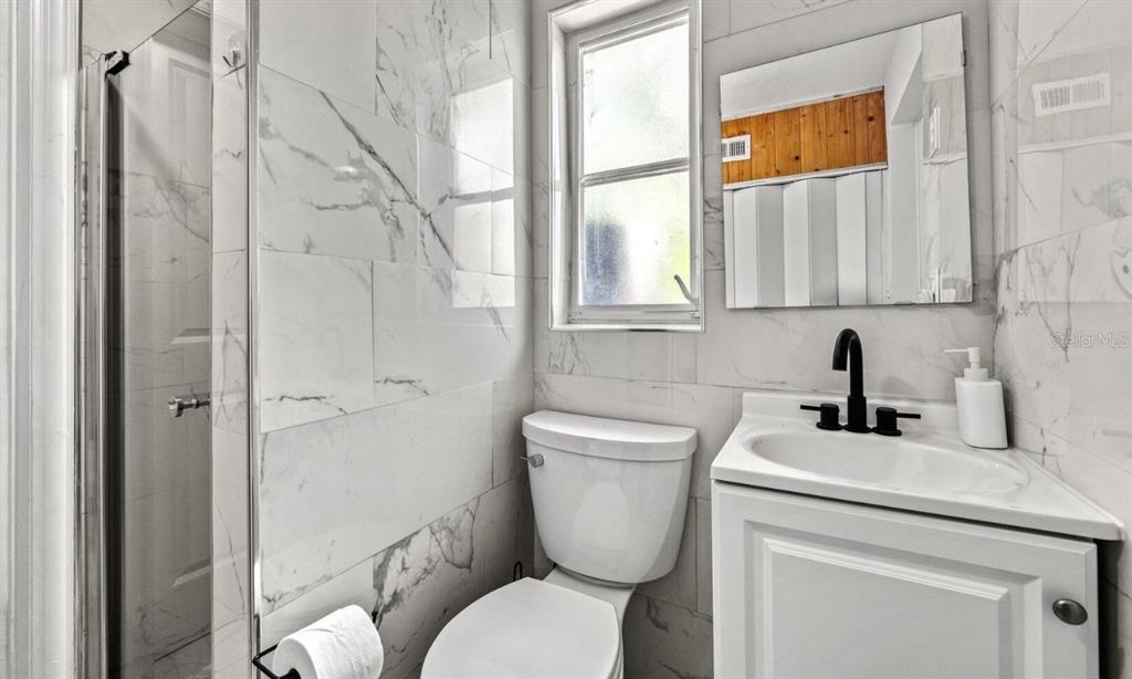 578 Companion Way Longboat Key, FL 34228 - Photo 29 of 70 a bathroom with a toilet a sink and a window