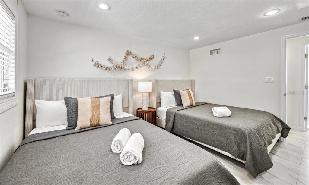 578 Companion Way Longboat Key, FL 34228 - Photo 32 of 70 a bedroom with two beds and a chandelier