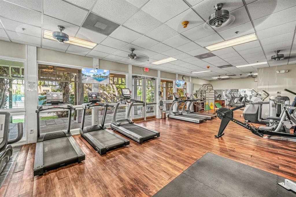 578 Companion Way Longboat Key, FL 34228 - Photo 5 of 70 a view of a room with gym equipment
