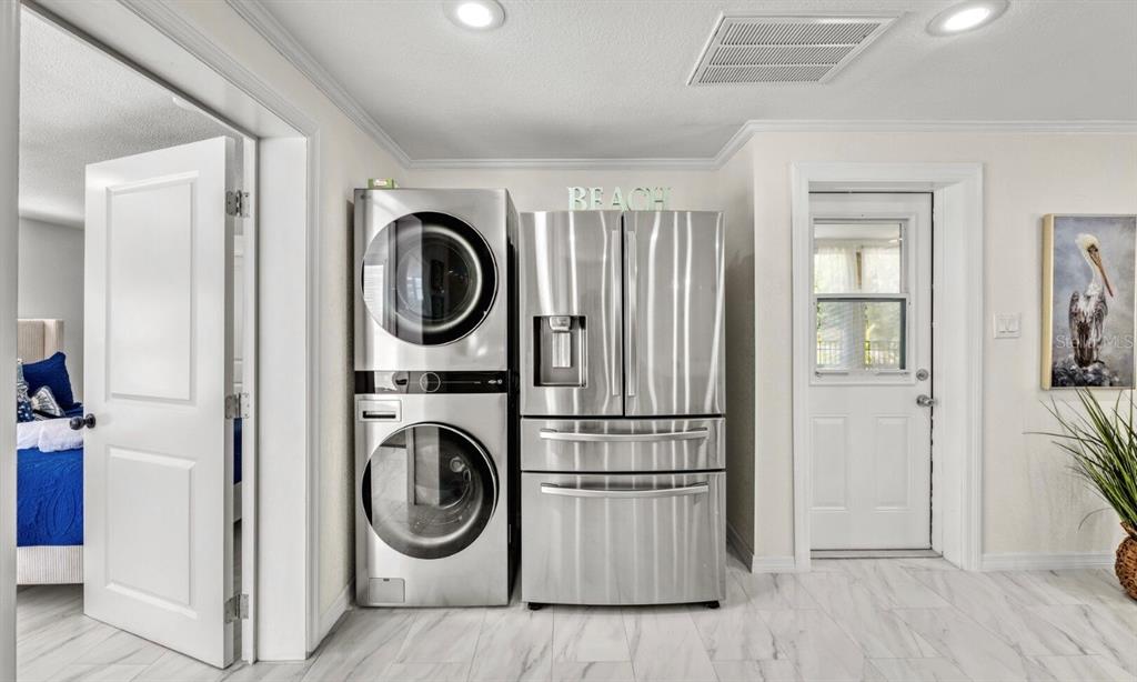 578 Companion Way Longboat Key, FL 34228 - Photo 54 of 70 a utility room with dryer and washer