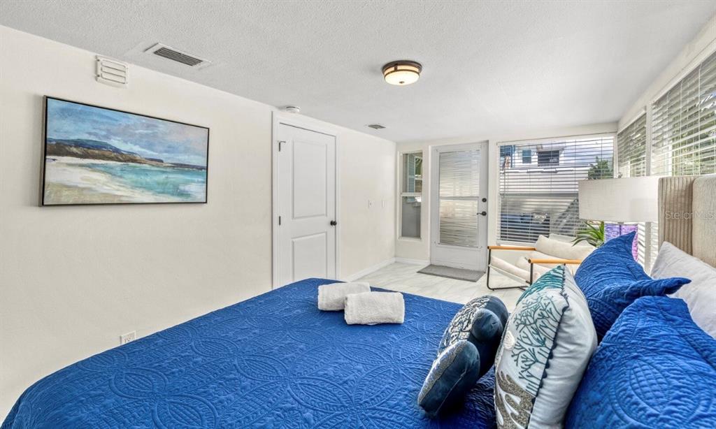 578 Companion Way Longboat Key, FL 34228 - Photo 56 of 70 a living room with furniture and a wooden floor