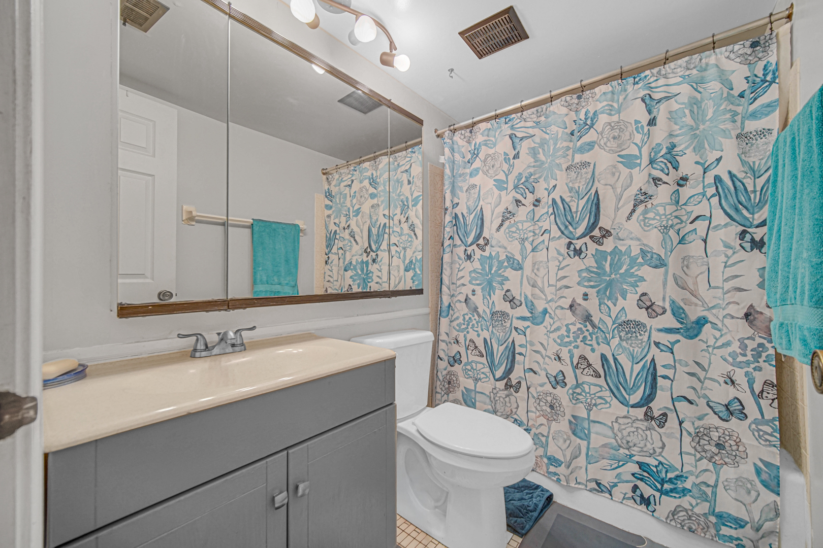 18559 Escanaba Avenue, Unit 201 Lansing, IL 60438 - Photo 11 of 17 a bathroom with a sink toilet and shower