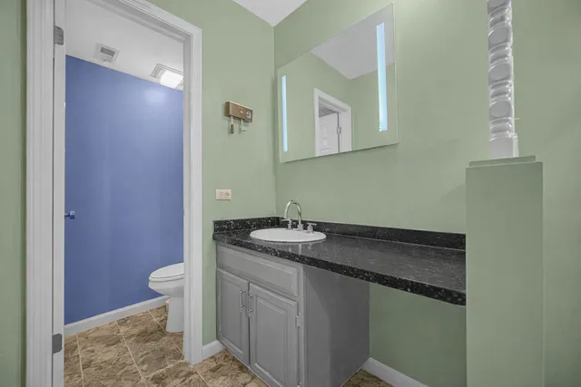 $138,500 | 18559 Escanaba Avenue, Unit 201, Lansing, IL 60438