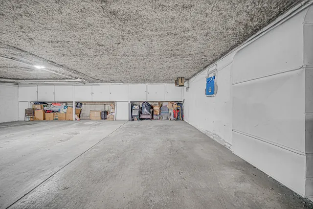 $138,500 | 18559 Escanaba Avenue, Unit 201, Lansing, IL 60438