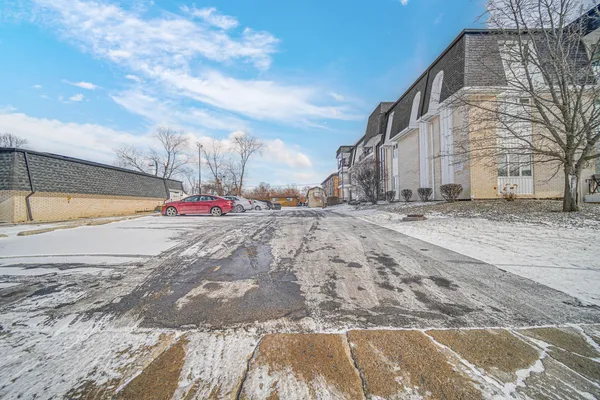 $133,000 | 18559 Escanaba Avenue, Unit 201, Lansing, IL 60438