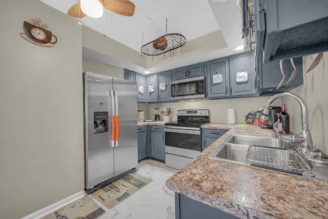 $138,500 | 18559 Escanaba Avenue, Unit 201, Lansing, IL 60438