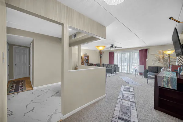 $133,000 | 18559 Escanaba Avenue, Unit 201, Lansing, IL 60438
