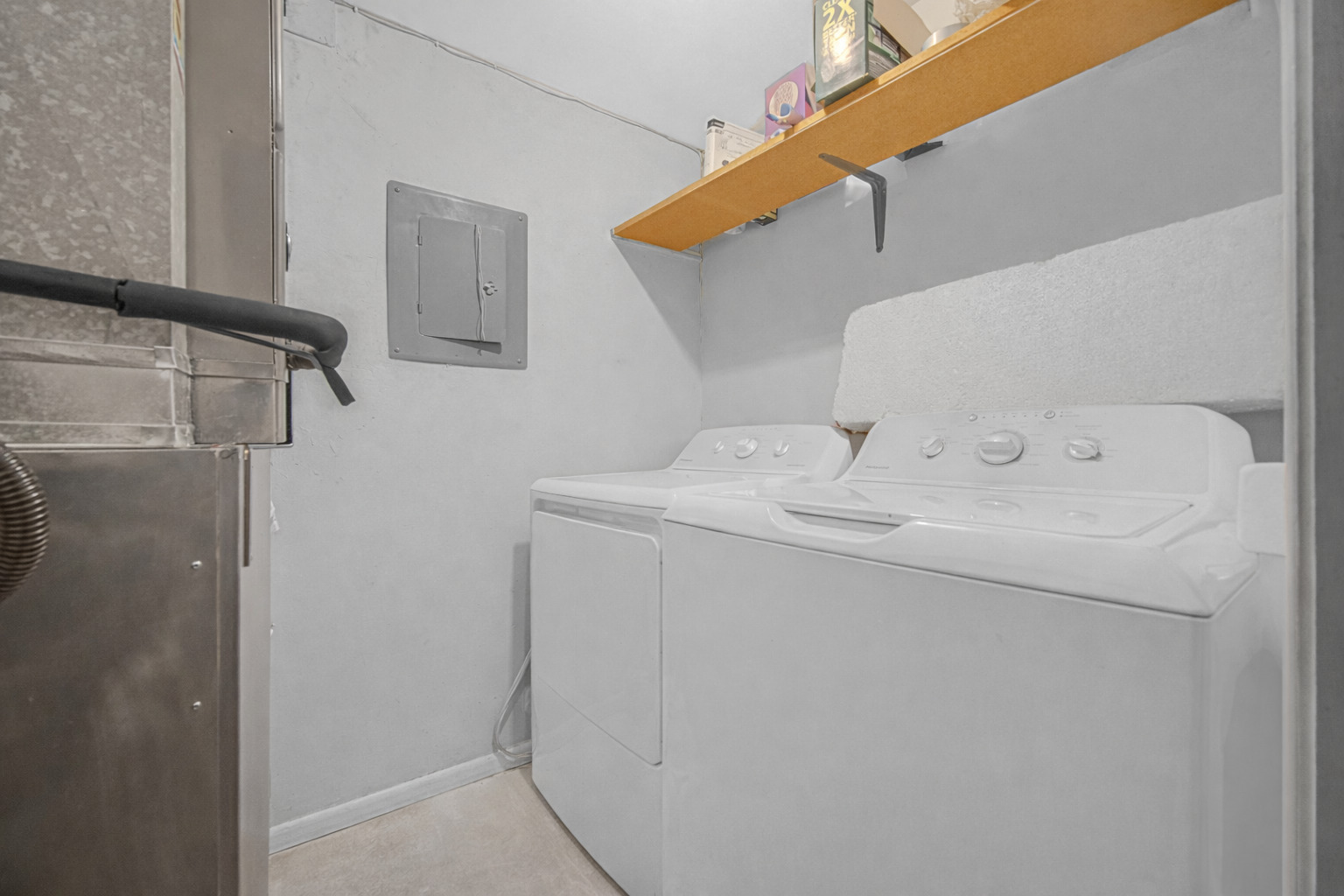 18559 Escanaba Avenue, Unit 201 Lansing, IL 60438 - Photo 8 of 17 a utility room with dryer and washer