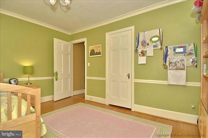 9423 Thornhill Road Silver Spring, MD 20901 - Photo 25 of 30 a view of a room with cabinet