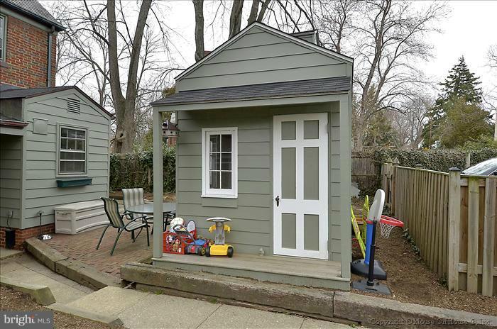 9423 Thornhill Road Silver Spring, MD 20901 - Photo 27 of 30 a front view of house with an outdoor seating