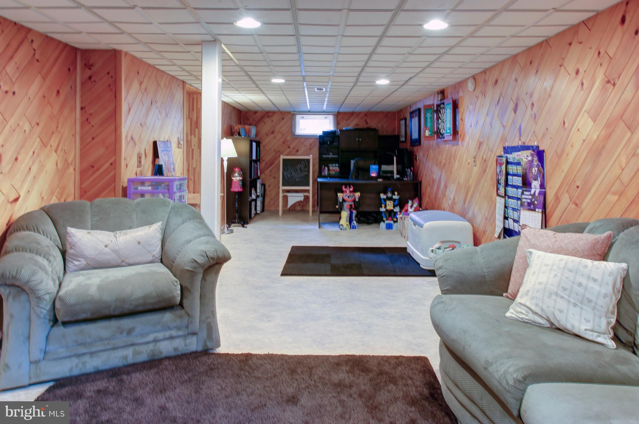 505 Sunset Knoll Road Pasadena, MD 21122 - Photo 19 of 26 AS YOU CAN SEE...LARGE ROOM.