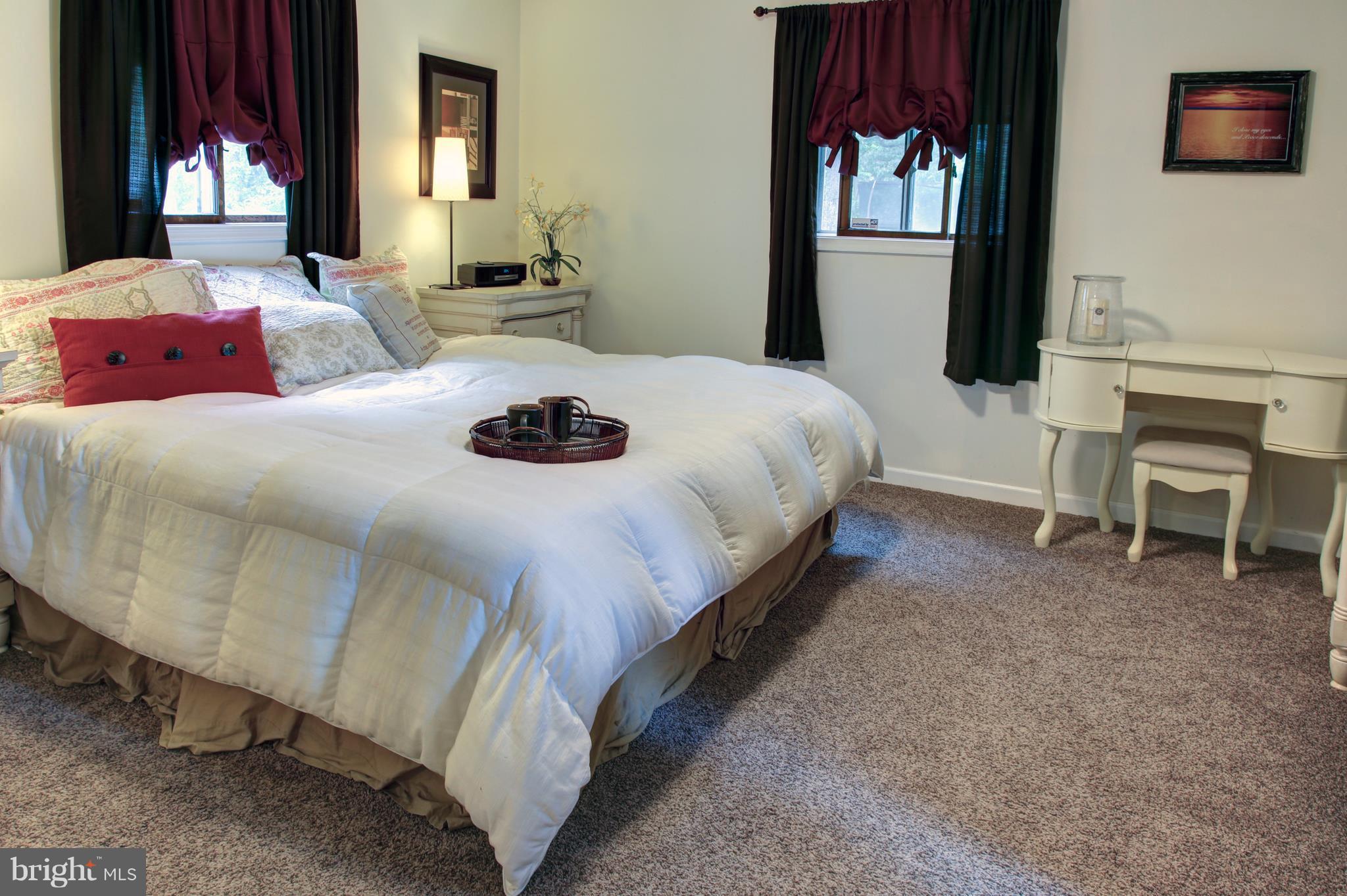 505 Sunset Knoll Road Pasadena, MD 21122 - Photo 8 of 26 LARGE MASTER BEDROOM.