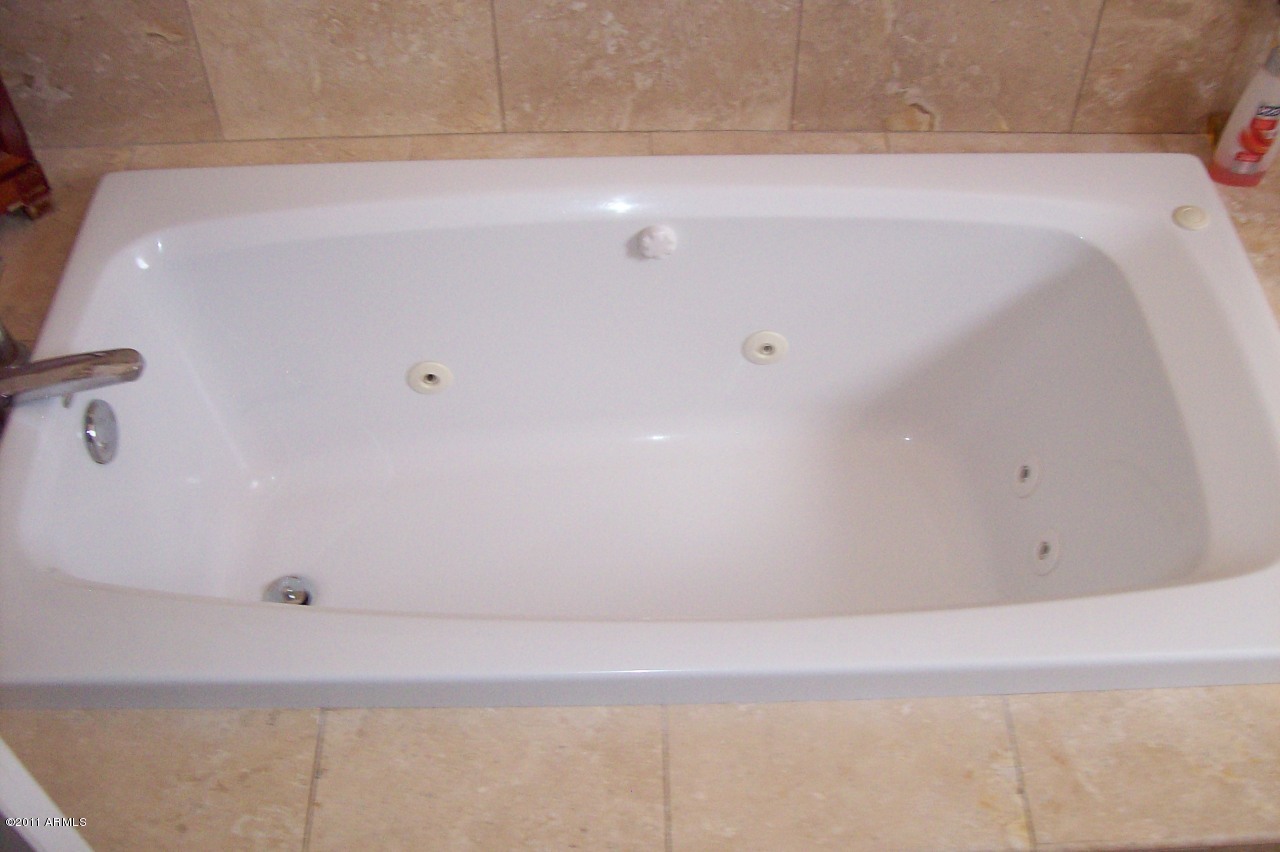 3506 East Rockledge Road Phoenix, AZ 85044 - Photo 8 of 11 Master Bath Tub