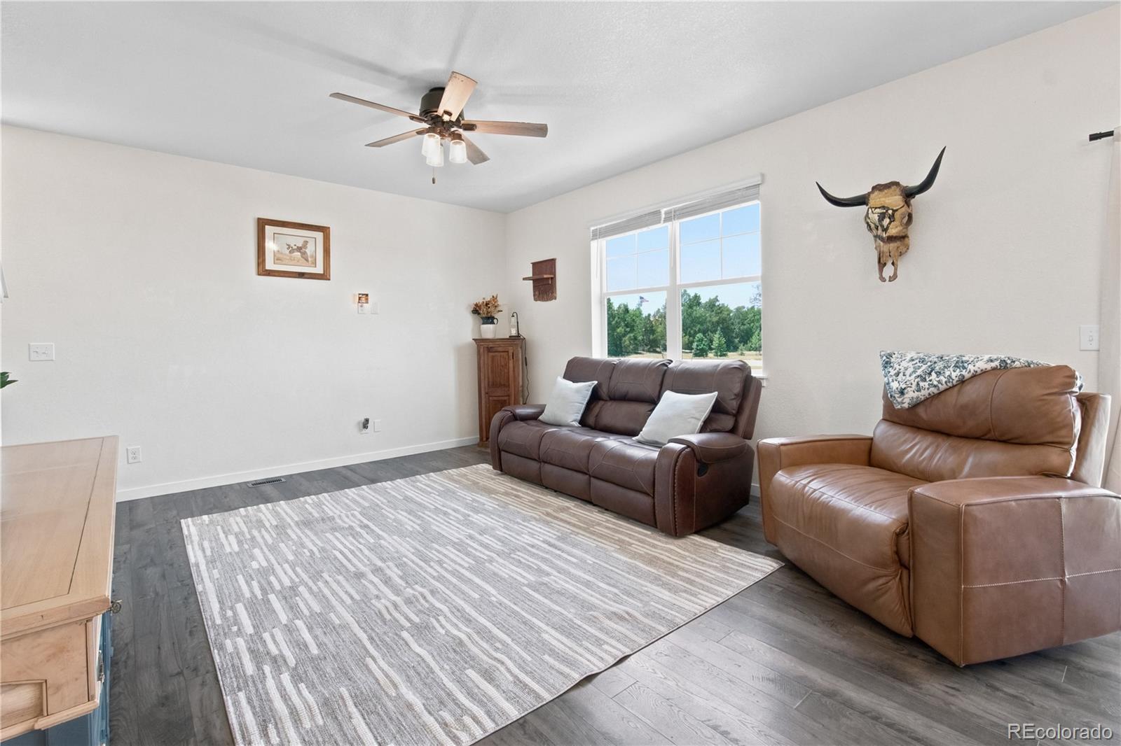 211 Fox Street Bennett, CO 80102 - Photo 4 of 32