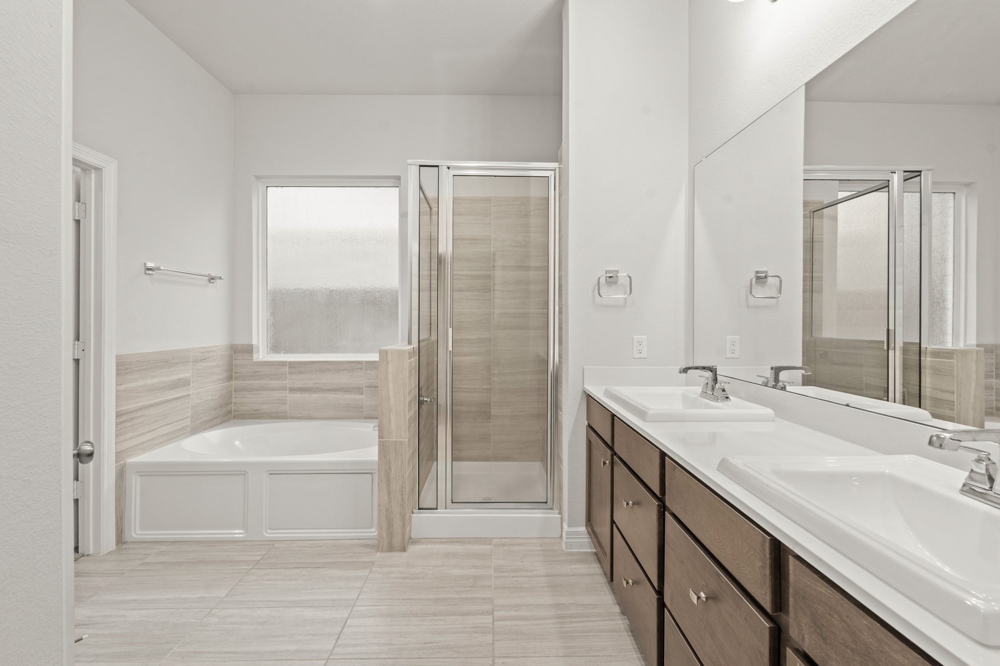 4115 Chloe Ridge Lane Fulshear, TX 77441 - Photo 17 of 28 Primary Bath