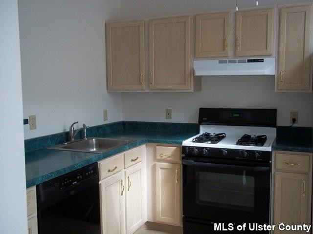 73 Red Maple Road Saugerties, NY 12477 - Photo 2 of 16 Photo 2