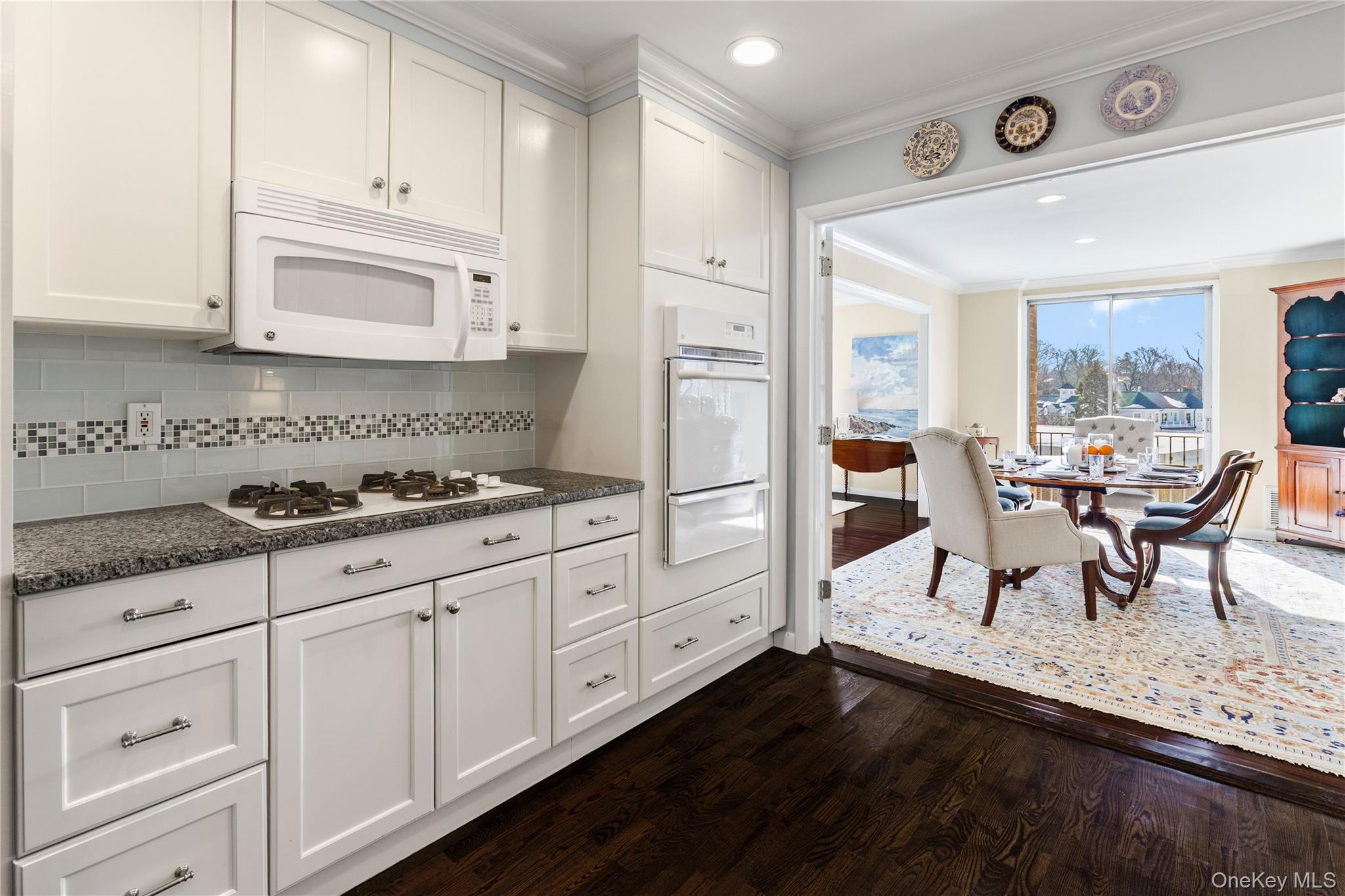 720 Milton Road, Unit SOUTH 3B Rye, NY 10580 - Photo 14 of 33 Complete with white cabinetry, hardwood floors...