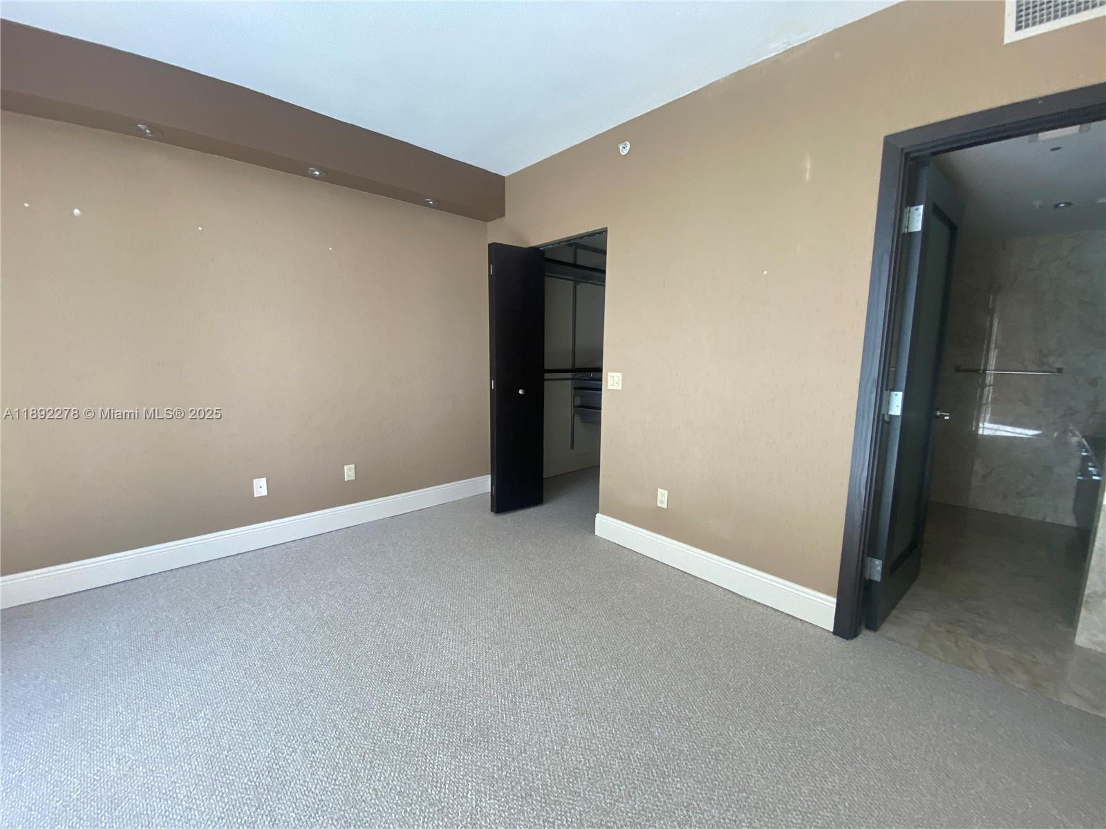 185 Southwest 7th Street, Unit 2312 Miami, FL 33130 - Photo 16 of 32 a view of an empty room