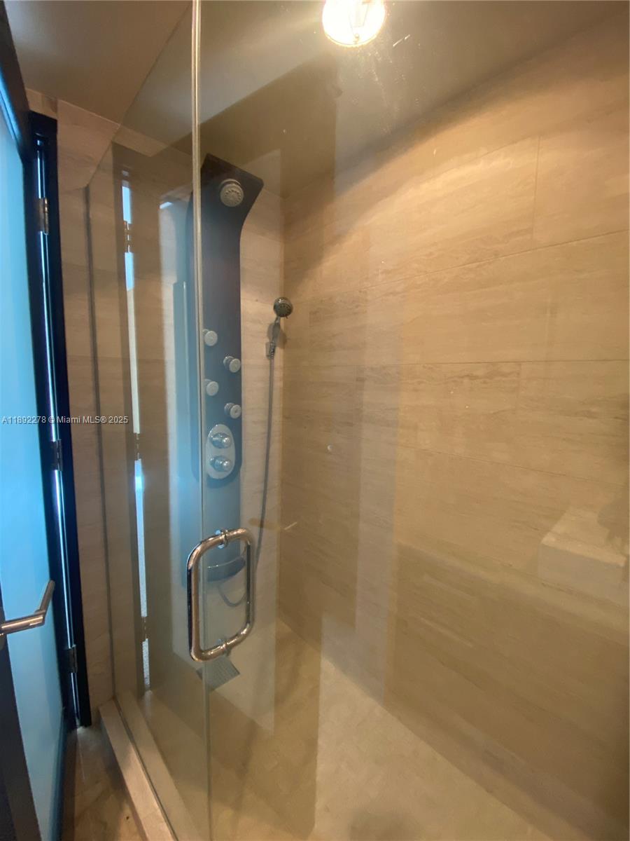 185 Southwest 7th Street, Unit 2312 Miami, FL 33130 - Photo 20 of 32 a bathroom with shower