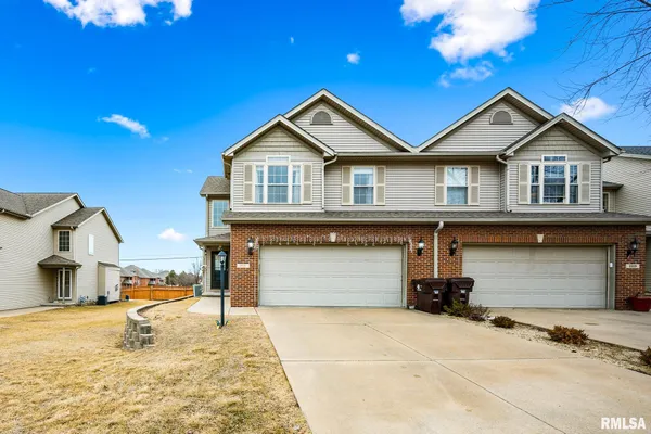 $2,800 | 2321 West Kenfield Court, Peoria, IL 61615