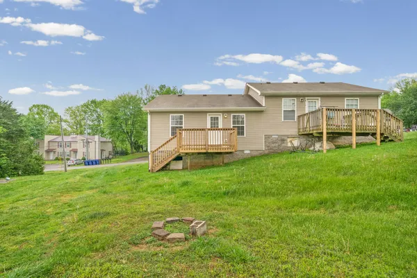 $895 | 942 Kingsbury Drive, Unit B, Clarksville, TN 37040