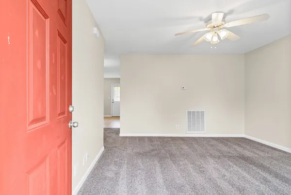 $895 | 942 Kingsbury Drive, Unit B, Clarksville, TN 37040