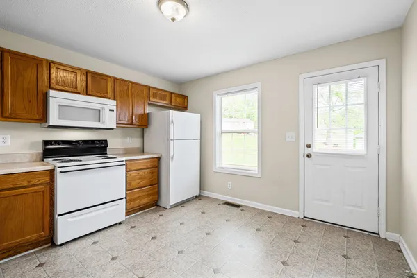 $895 | 942 Kingsbury Drive, Unit B, Clarksville, TN 37040