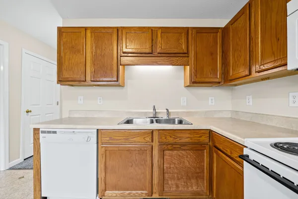 $895 | 942 Kingsbury Drive, Unit B, Clarksville, TN 37040