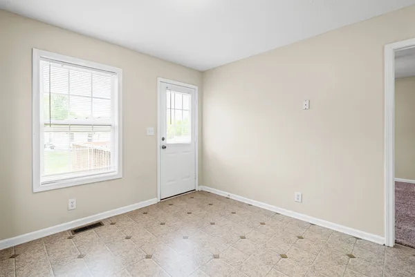 $895 | 942 Kingsbury Drive, Unit B, Clarksville, TN 37040