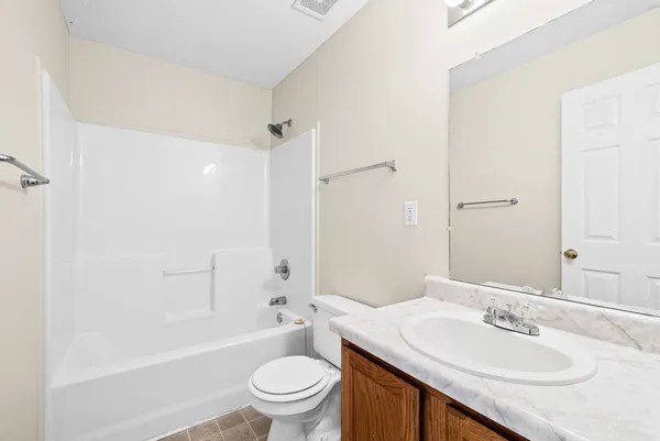 $895 | 942 Kingsbury Drive, Unit B, Clarksville, TN 37040