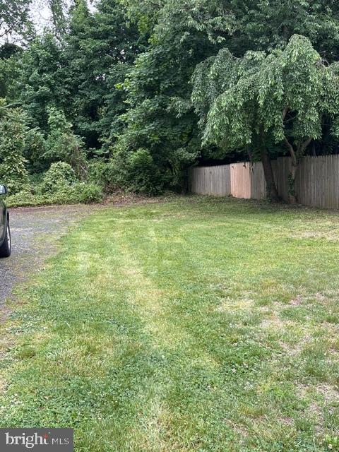718 Woodlane Road Beverly, NJ 08010 - Photo 10 of 22 a view of a backyard
