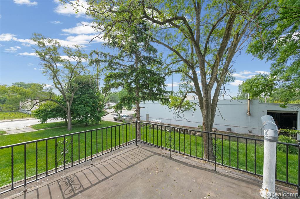 21855 Schoenherr Road Warren, MI 48089 - Photo 18 of 41