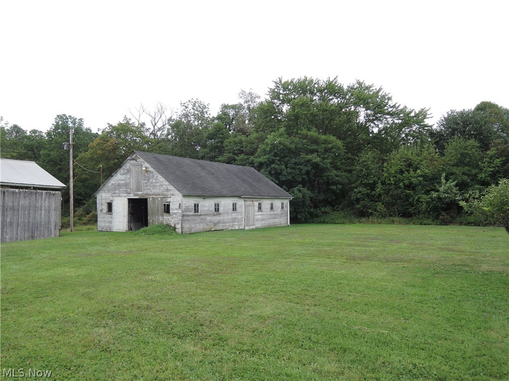 215 Warner Road Southeast Hubbard, OH 44425 - Photo 3 of 32 Gallery Image 3