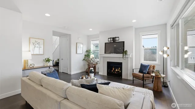 $925,000 | 19031 123rd Place Southeast, Renton, WA 98058