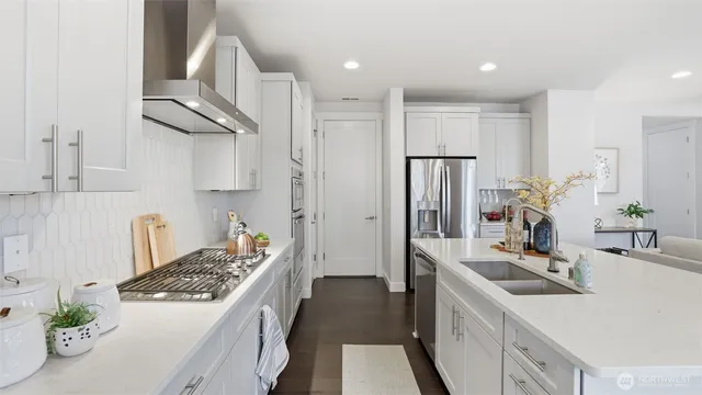 $925,000 | 19031 123rd Place Southeast, Renton, WA 98058