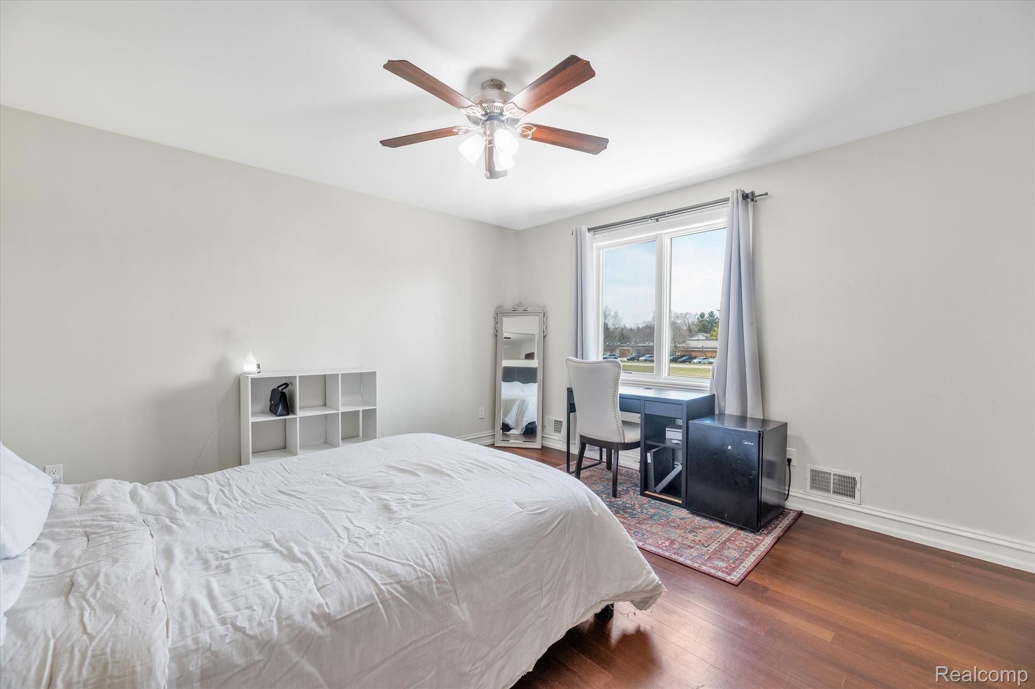 965 Grace Avenue Rochester, MI 48307 - Photo 19 of 54 19-965-Grace-Ave-WindowStill-Real-Estate-Photography-19.jpg