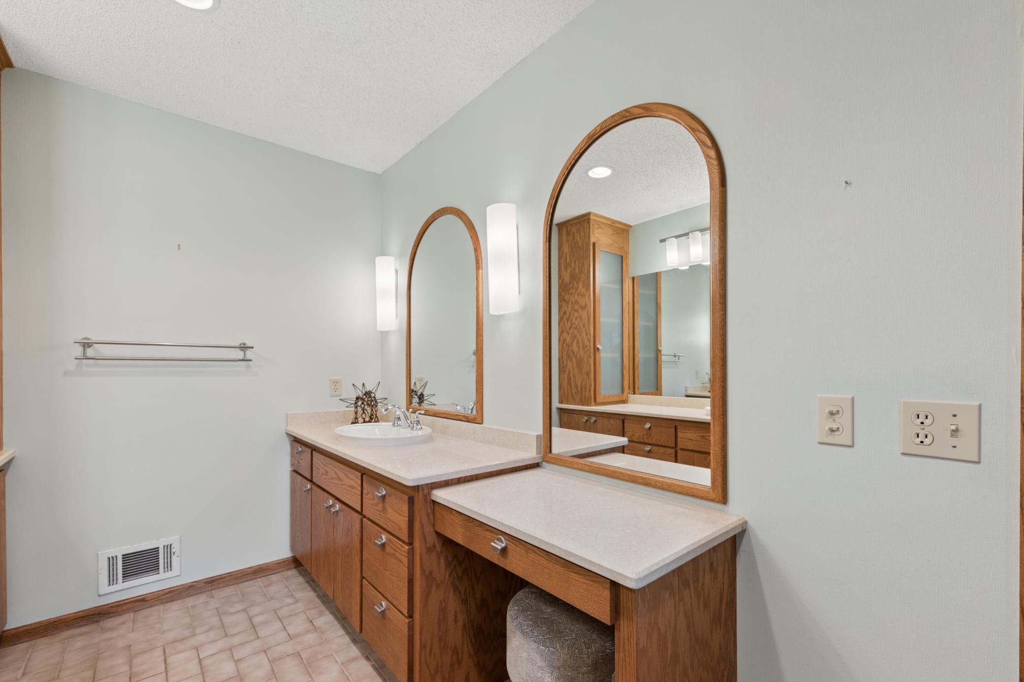 8655 Hunters Way Apple Valley, MN 55124 - Photo 11 of 34