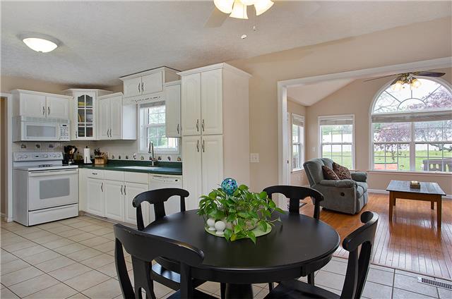 629 Peach Valley Road Gallatin, TN 37066 - Photo 20 of 20 Eating area is open to the den. Fabulous floor plan!