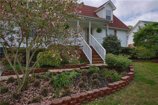 629 Peach Valley Road Gallatin, TN 37066 - Photo 5 of 20 Extensive landscaping.