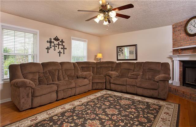 629 Peach Valley Road Gallatin, TN 37066 - Photo 7 of 20 Loads of fabulous space.