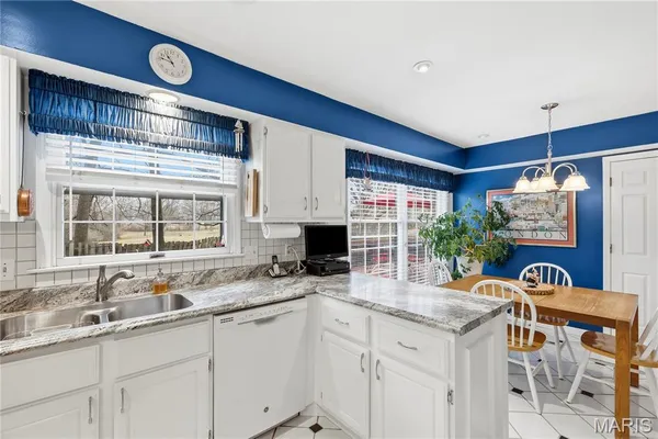 $590,000 | 421 Andover Lane, Ballwin, MO 63011