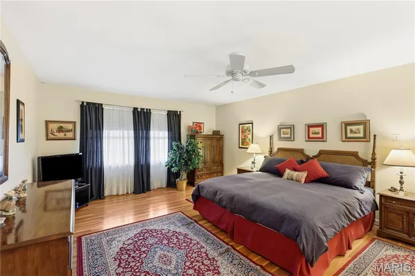 $590,000 | 421 Andover Lane, Ballwin, MO 63011