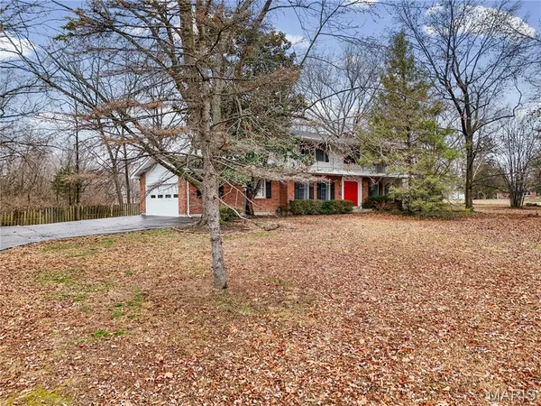 $590,000 | 421 Andover Lane, Ballwin, MO 63011