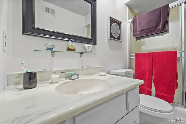 $590,000 | 421 Andover Lane, Ballwin, MO 63011