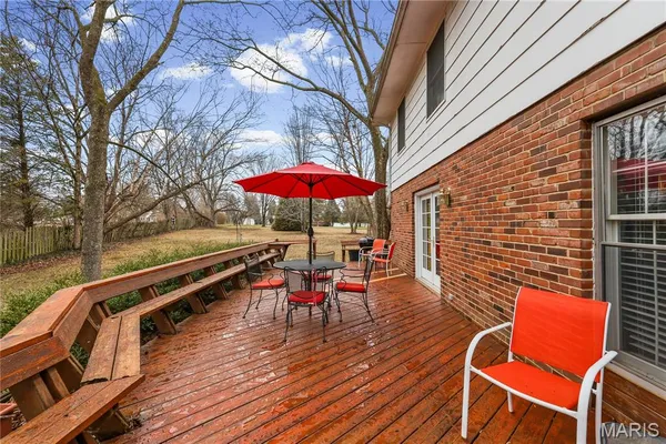 $590,000 | 421 Andover Lane, Ballwin, MO 63011