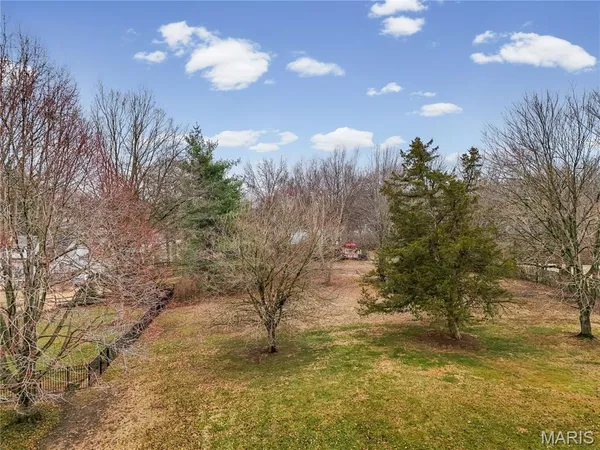 $590,000 | 421 Andover Lane, Ballwin, MO 63011