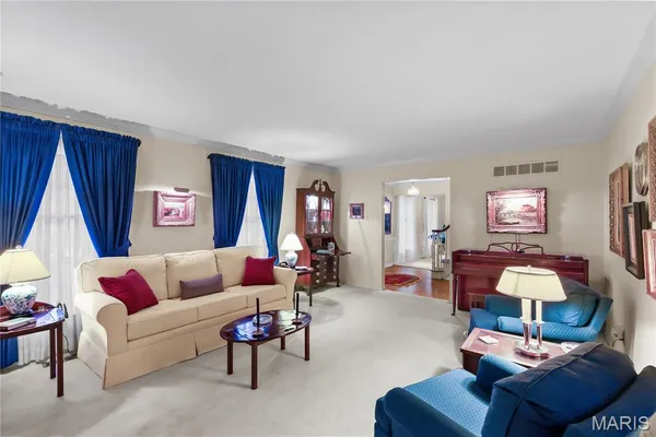 $590,000 | 421 Andover Lane, Ballwin, MO 63011