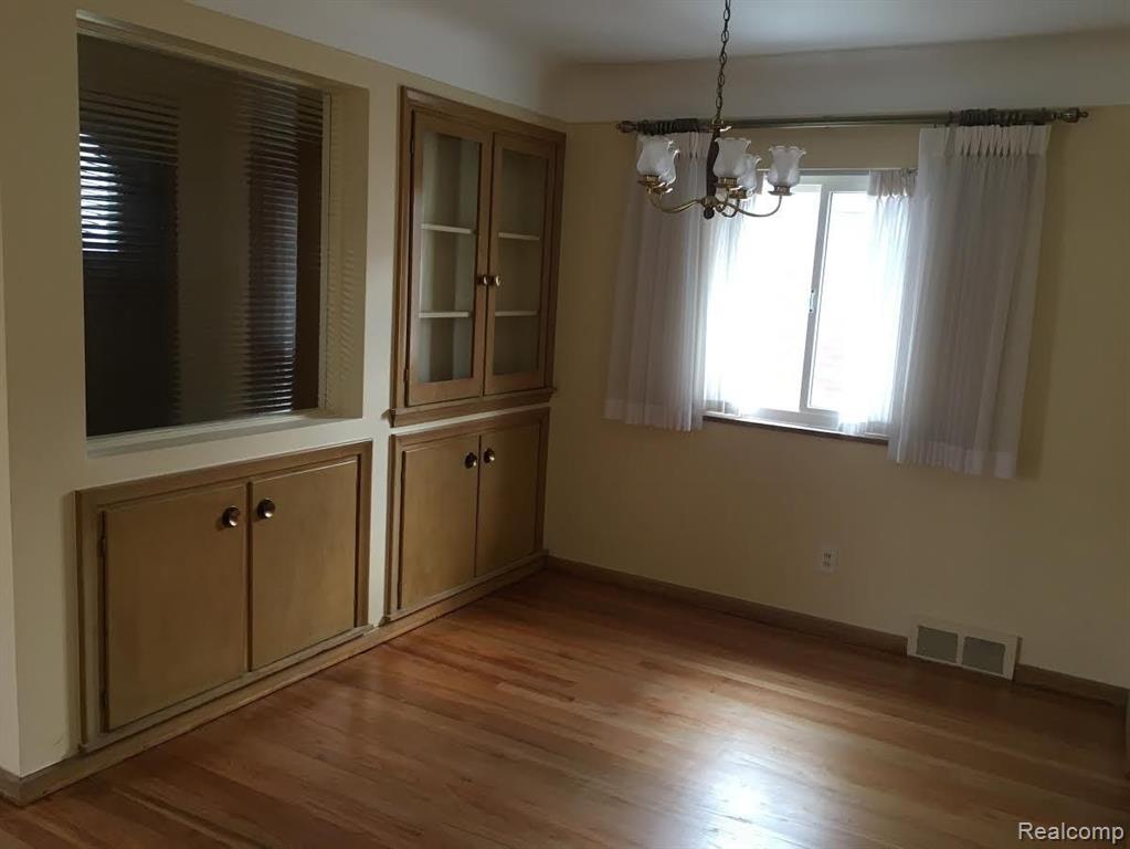 1863 Prestwick Road Grosse Pointe Woods, MI 48236 - Photo 17 of 29